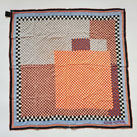 New Louis Vuitton 100% Silk Checked Limited Edition Scarf 34" x 34" - Picture 9 of 11